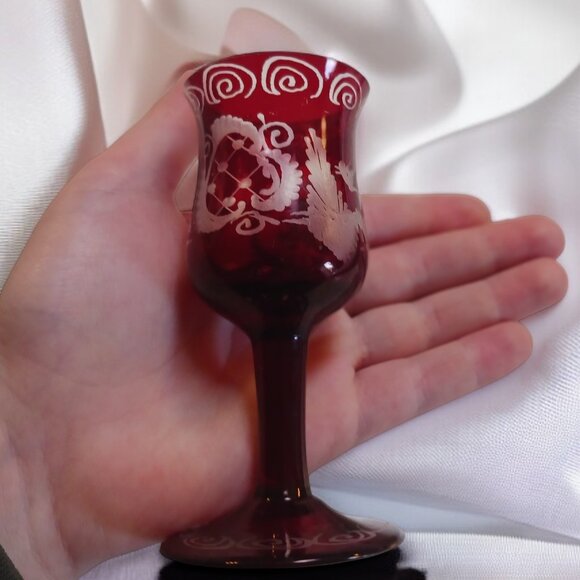 Antique Edwardian Ruby Red Etched Czech Cordial Glass – Vintage Barware - Picture 6 of 9